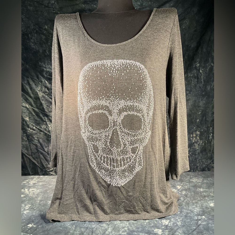 Gray Skull Graphic Women's Top